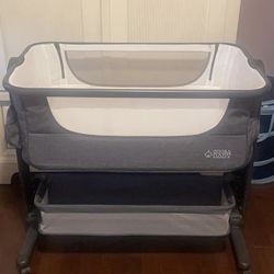 4-in-1 Bedside / Travel Bassinet 