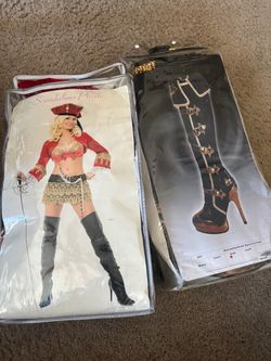Woman’s sexy pirate costume