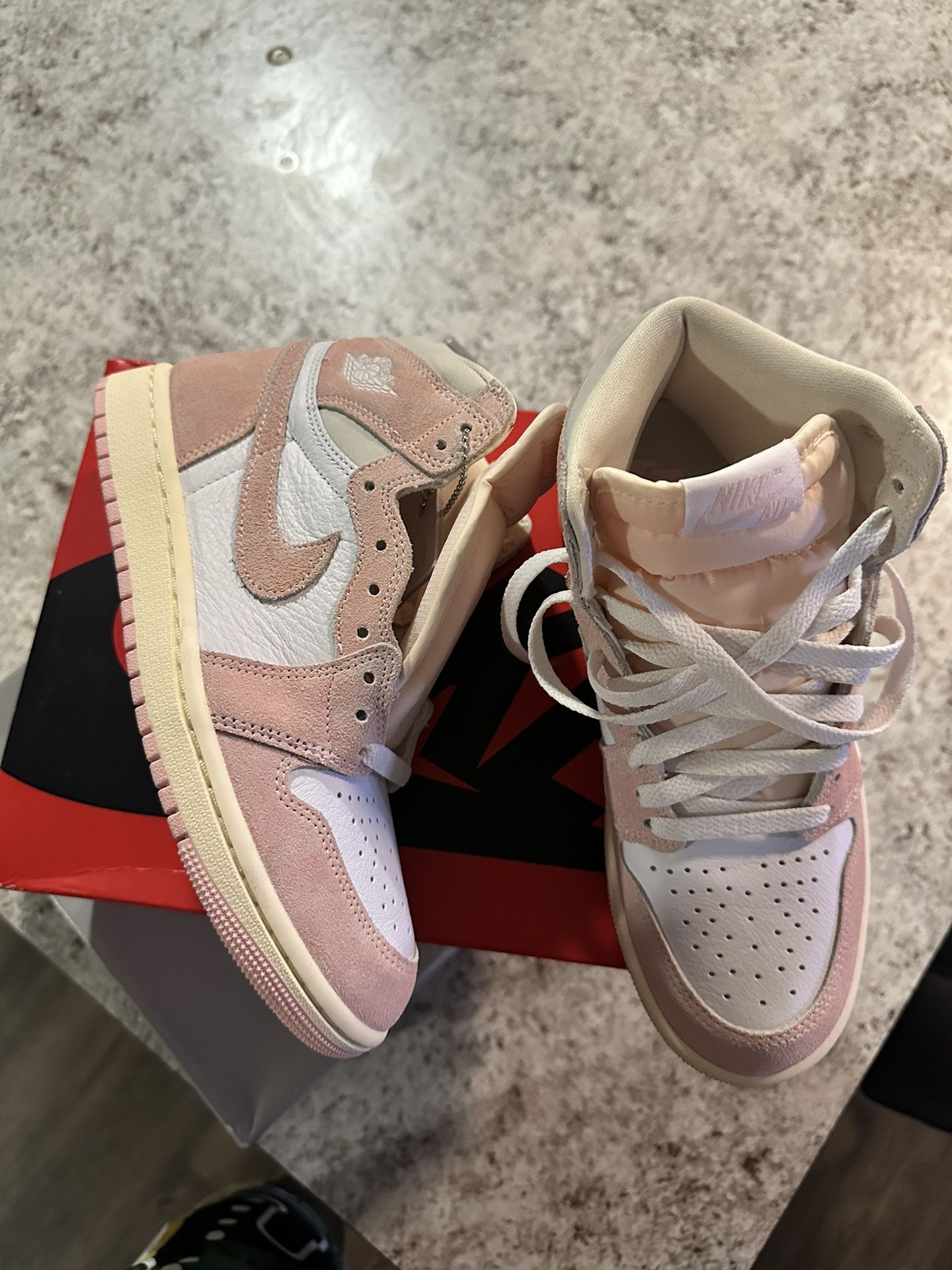 $160 Jordan 1 Women Sz 7
