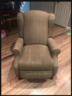 Haverty’s Small Recliner