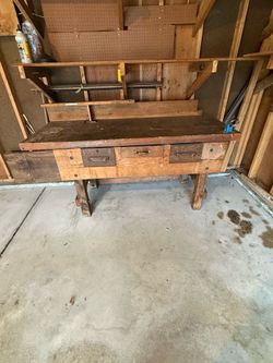Free wooden workbench