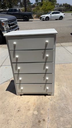 Five drawer dresser like new