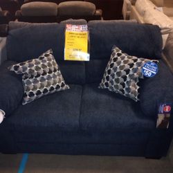 Reed Saphire Loveseat