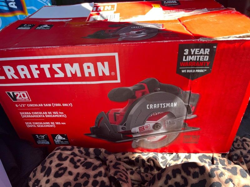 CRAFTSMAN V20* Cordless 6-1/2-Inch Circular Saw (Tool Only)
