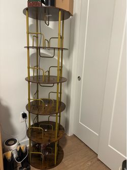 Rotating bookshelf
