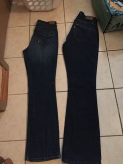 Pantalones Levis size 4 de mujer $5.00 cada uno like new