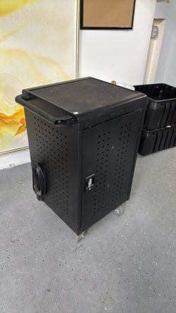 LN Luxor Stand with Storage