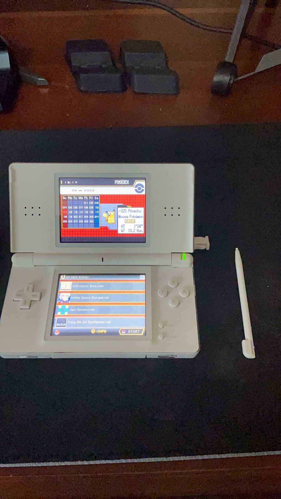 Nintendo DS Lite With R4