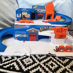 Hot Wheels Car Wash & Service Station