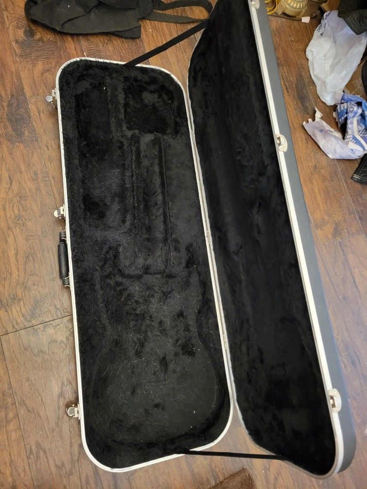 Skb Hard Shell Guitar Case