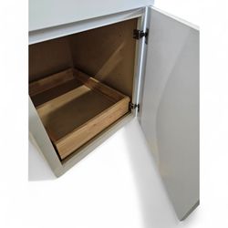 Nice cabinet with soft closing hinges like new barley used