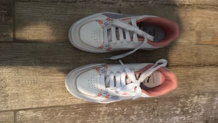PUMA Hello Kitty size 4 II Idol Sneaker