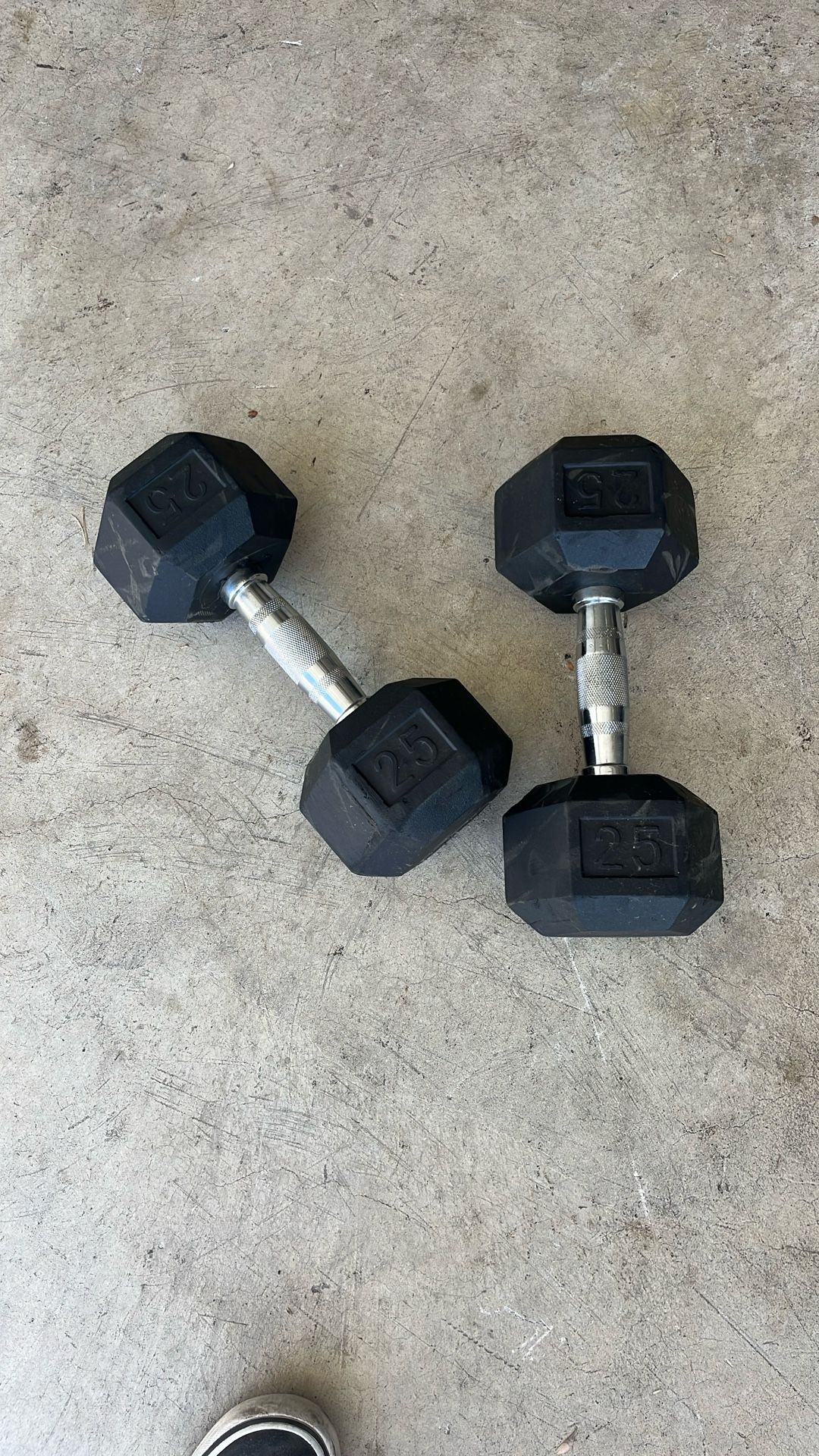 Pair of 25# Rubberized Hex Dumbbells