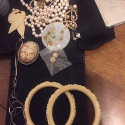 Real Pearls  And That Era Jewelry 