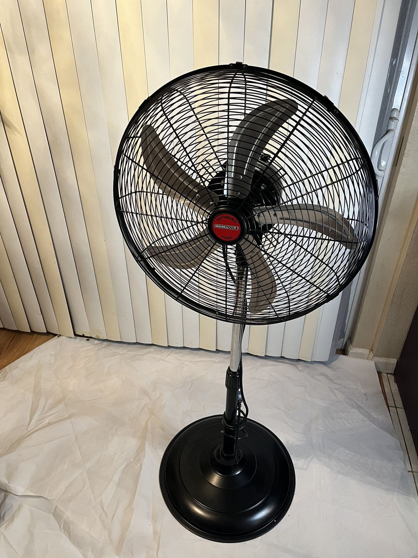 OEMTOOLS 20 Inch Oscillating Pedestal Fan