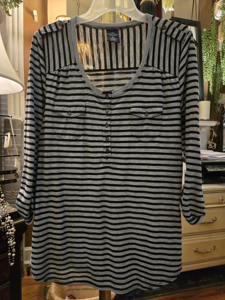 Wt # 1060, WOMEN'S 1X, FADED GLORY BLACK AND GRAY STRIPED SHIRT WITH FLATTERING FIT