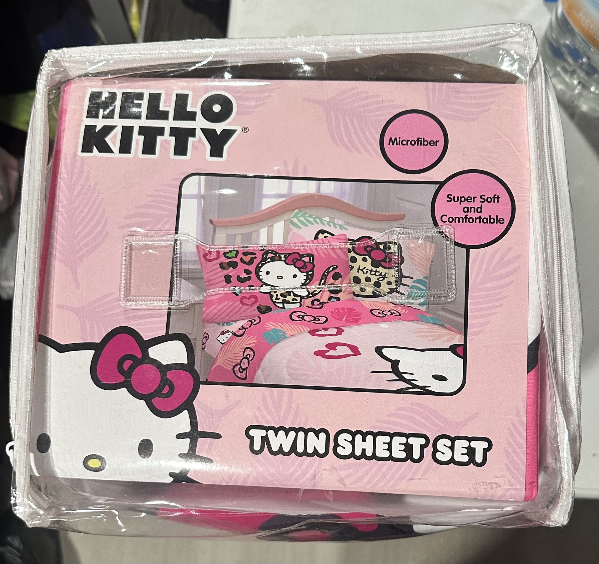 Hello Kitty Twin Comforter 4 Pc