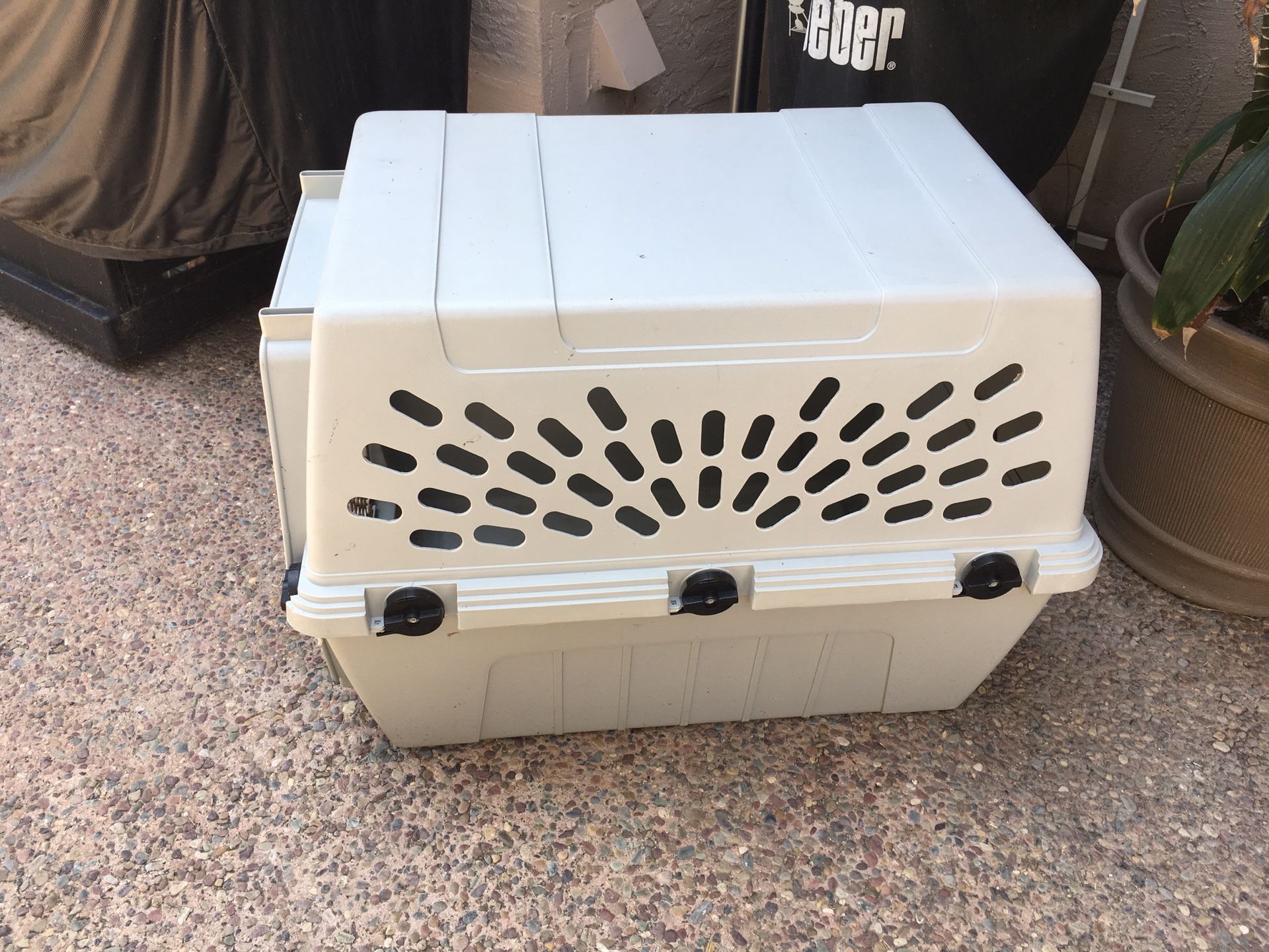 Large Pet Porter Dog Crate Carrier Kennel for Sale in Carlsbad, CA