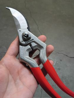 Corona X Series hand pruners