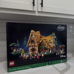 Snow White and the seven dwarfs cottage lego