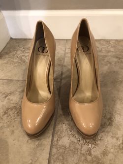 Kelsie Dagger Heels size 7.5-8