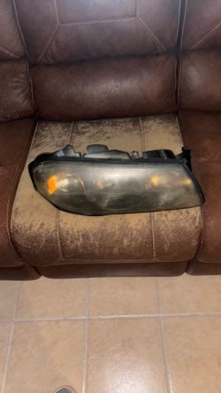 2003 to 2006 Cadillac Escalade right headlight housing package whole headlight for standard Cadillac Escalade and extended ESV version as well