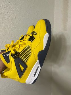 JORDAN 4 RETRO LIGHTNING 2021 SIZE 8.5
