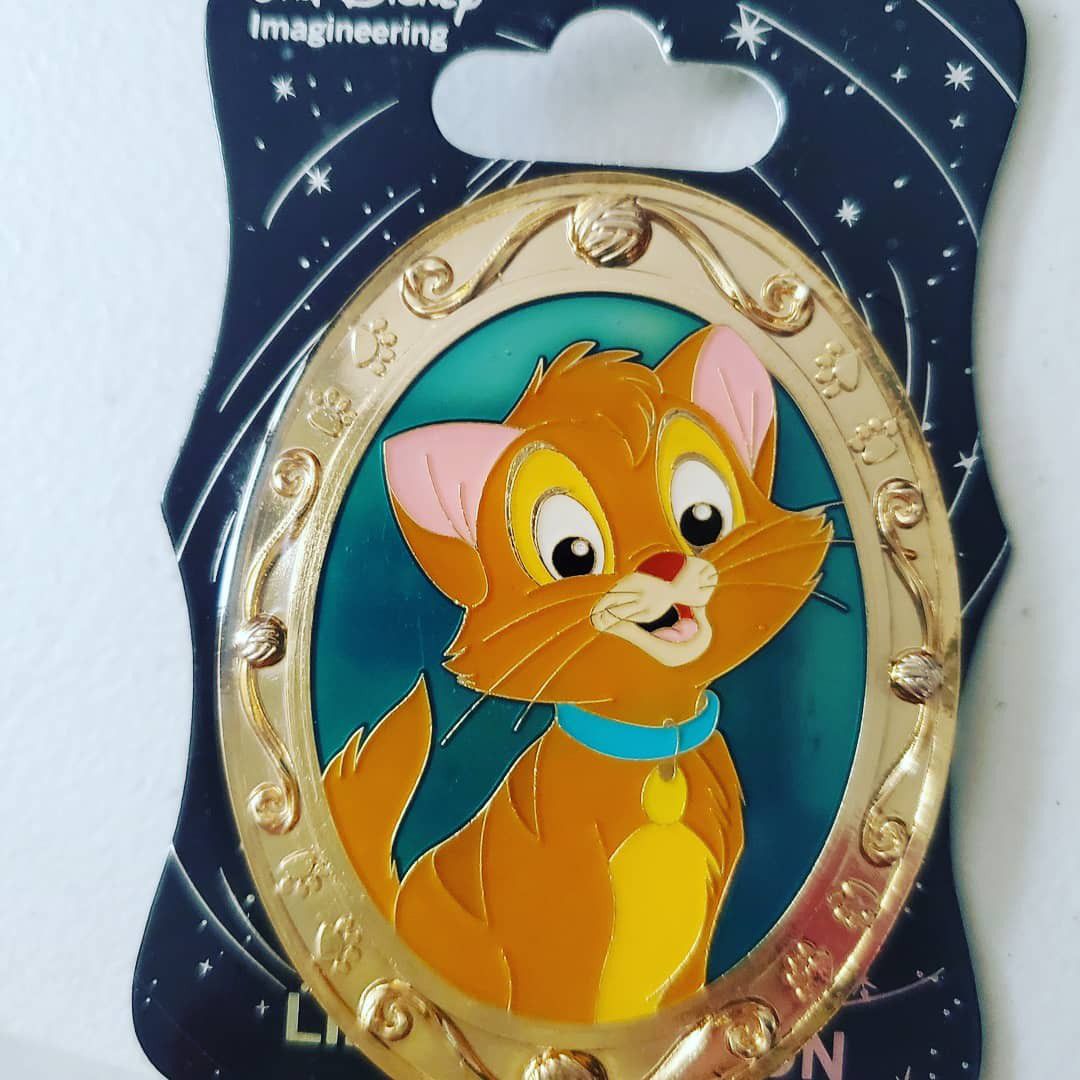 Disney Pin Gold Frame Oliver and Company