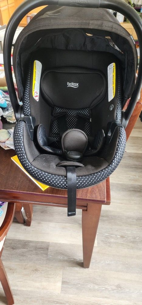 Britax Car Seat With 2 Bases