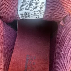 Male Sneaker / Under Armour Charged Verssert