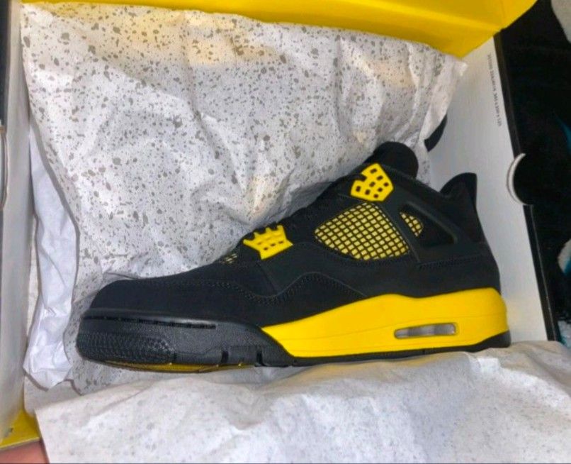 New Air Jordan 4 Thunders