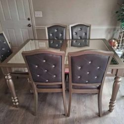 Table Of 6 Chairs