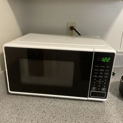 Air Fryer, Electric Can Opener, Toaster, And Microwave 