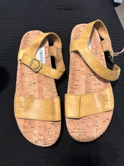 Born ladies leather sandals