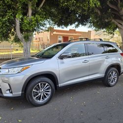 2019 TOYOTA HIGHLANDER XLE 