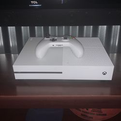 XBOX One S (with controller)