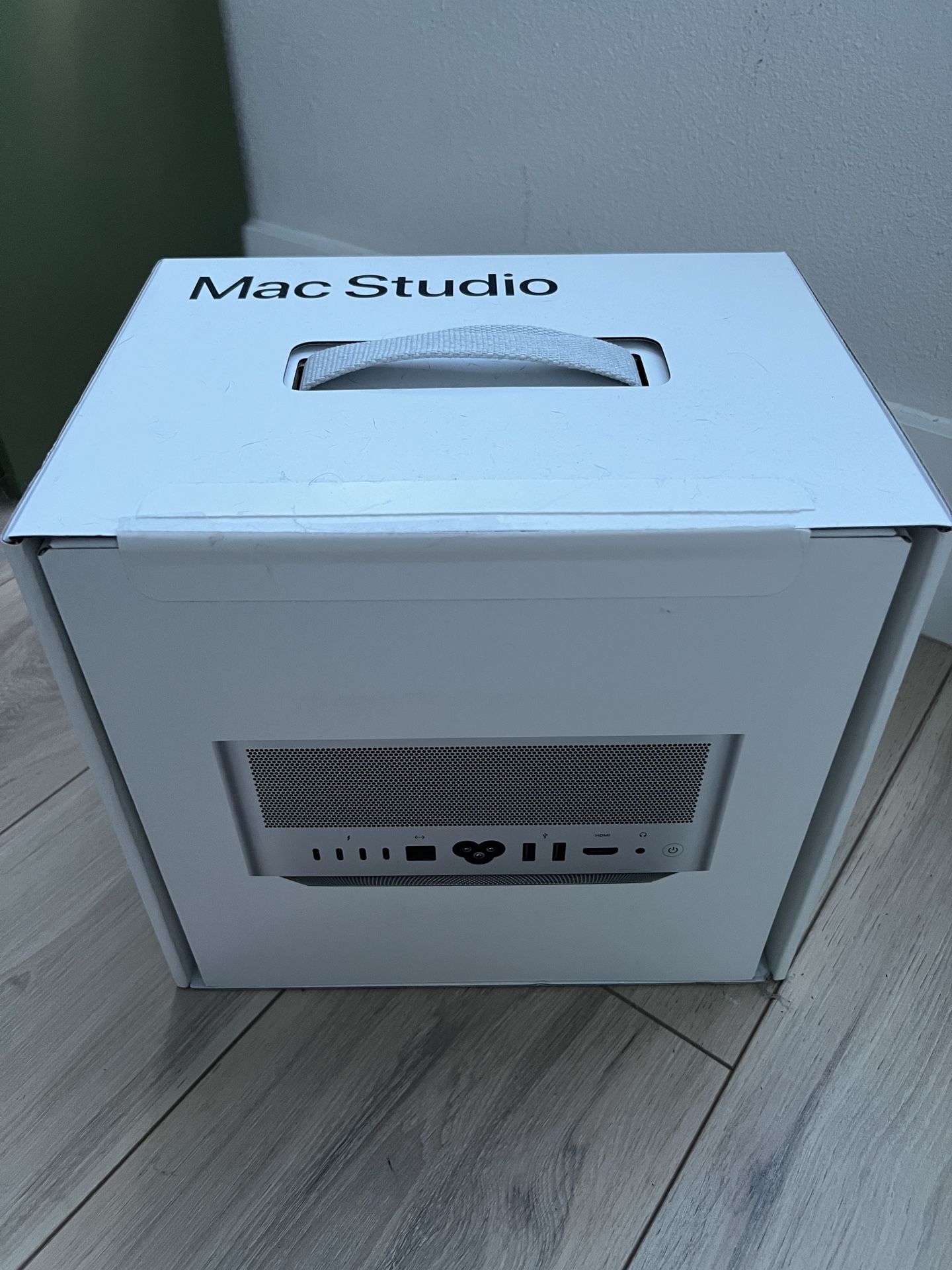 Apple Mac Studio (M2 Ultra)