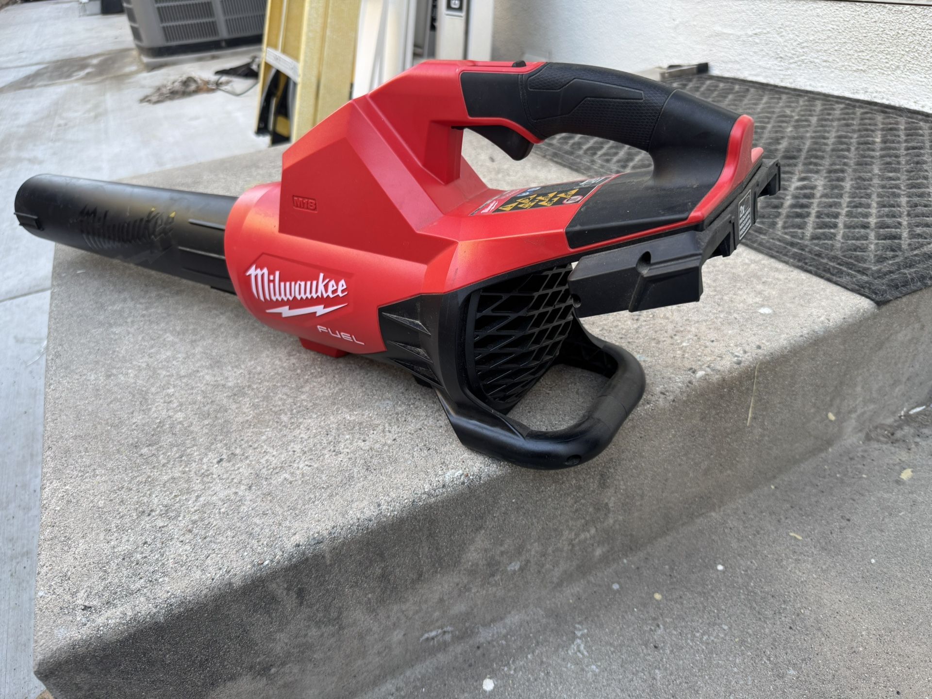 Milwaukee Dual Battery M18 Blower