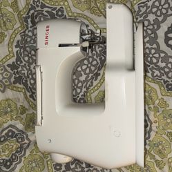 Singer simple Sewing Machine