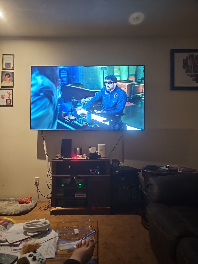 65' Hisense Smart Tv