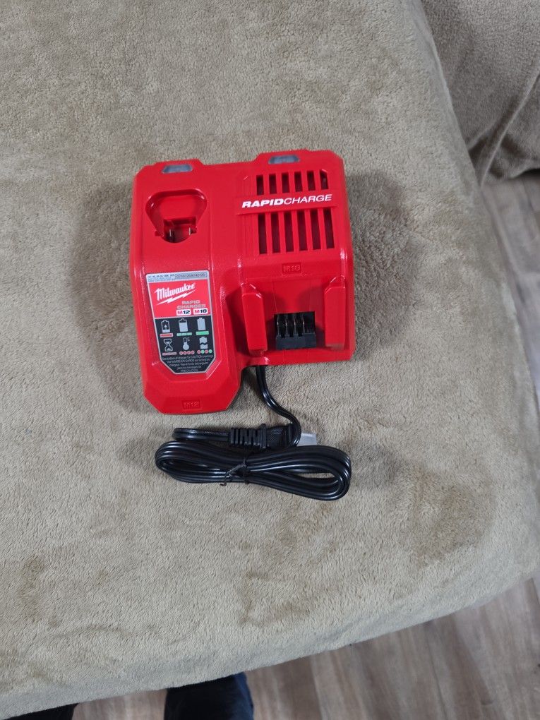 Milwaukee Rapid Charger 