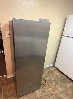 Vissani 7 Cu Ft Convertible Refrigerator Freezer, Excellent Condition