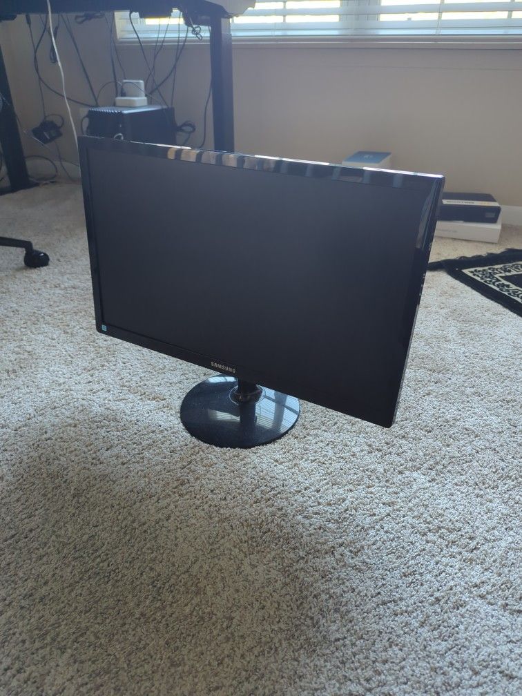 Samsung 23inch Monitor For Gaming Work With Power Cable Included