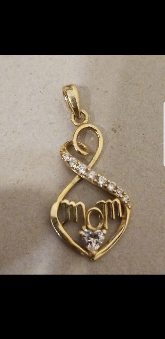 10k Cz Mom pendant
