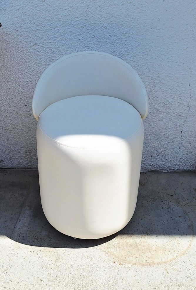 Round Soft Cushion Makeup ChairModern Vanity Dressing Chair
