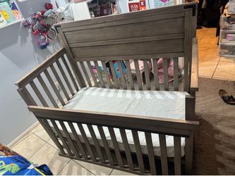 Grow with me crib 4 in 1