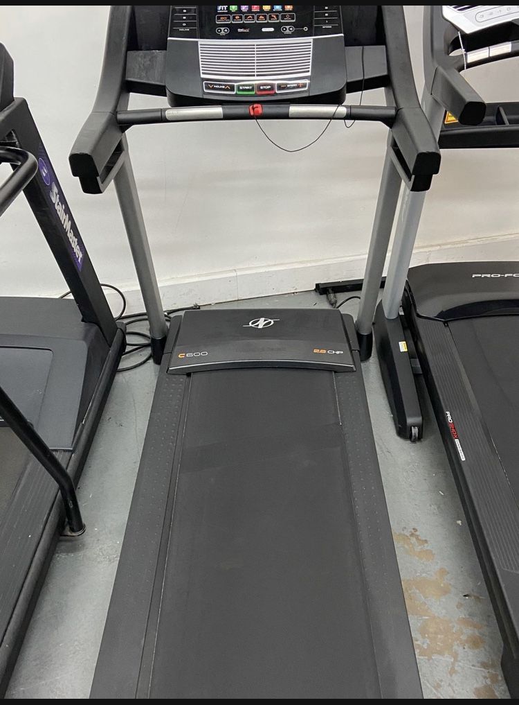 NordicTrack C600 Folding Treadmill