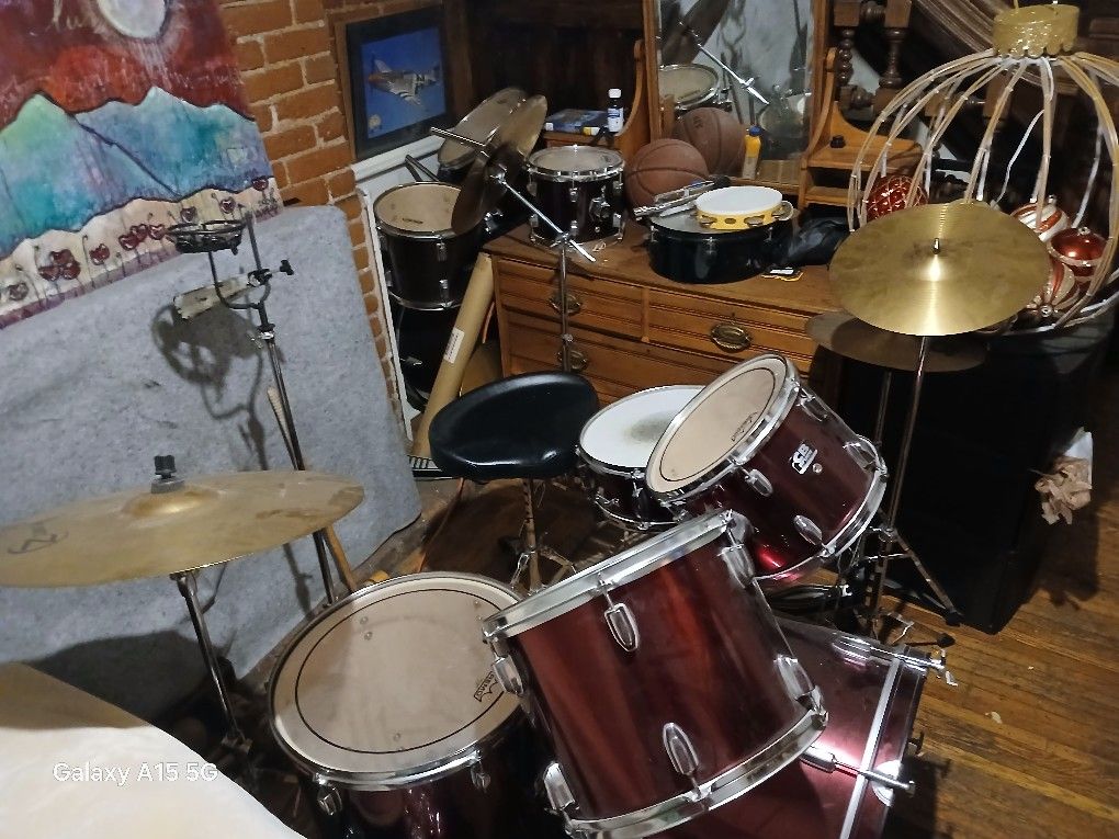 DW Drum Set With Lots Of Extras