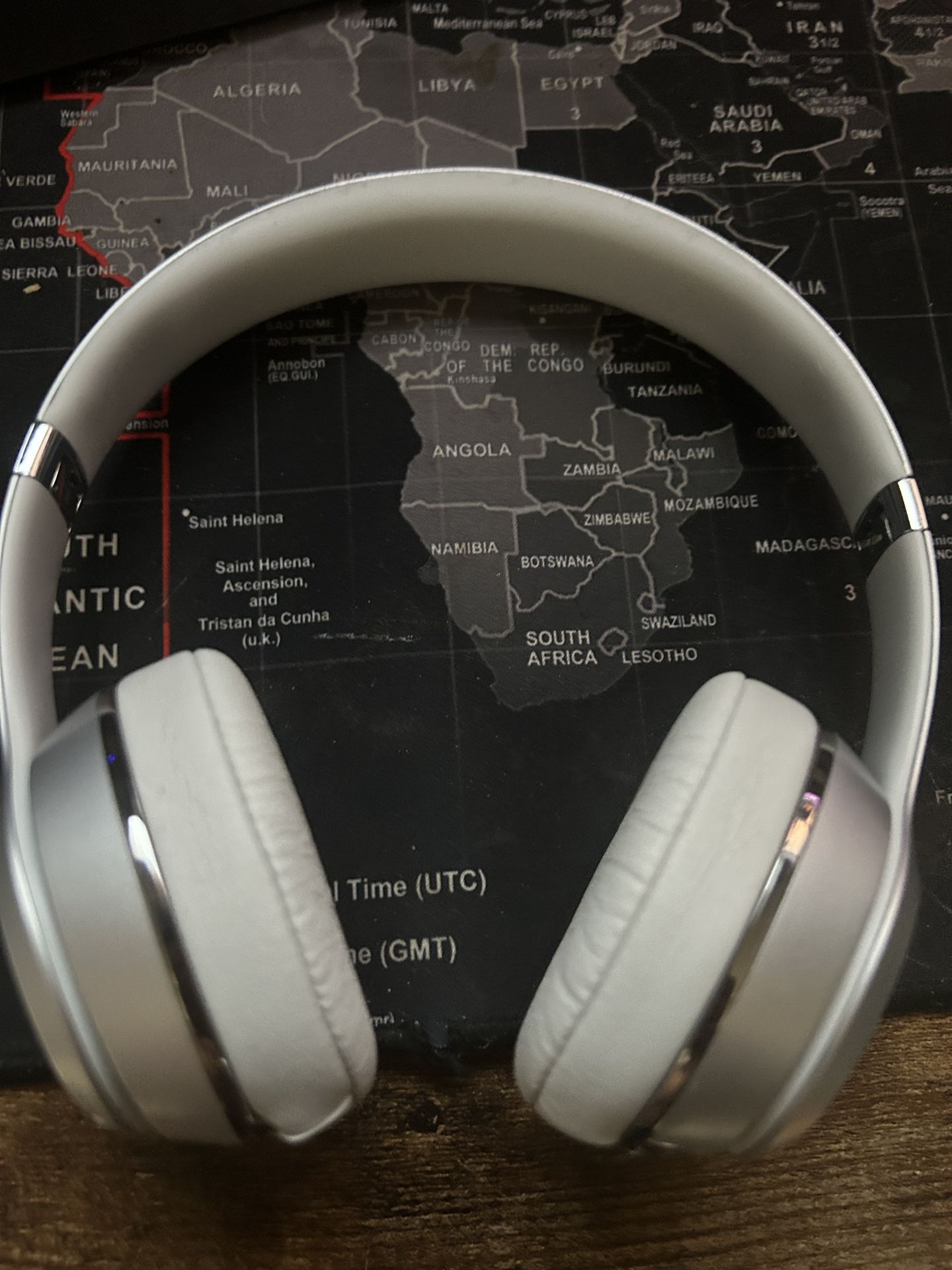 Beats Solo 3 - Built In Microphone