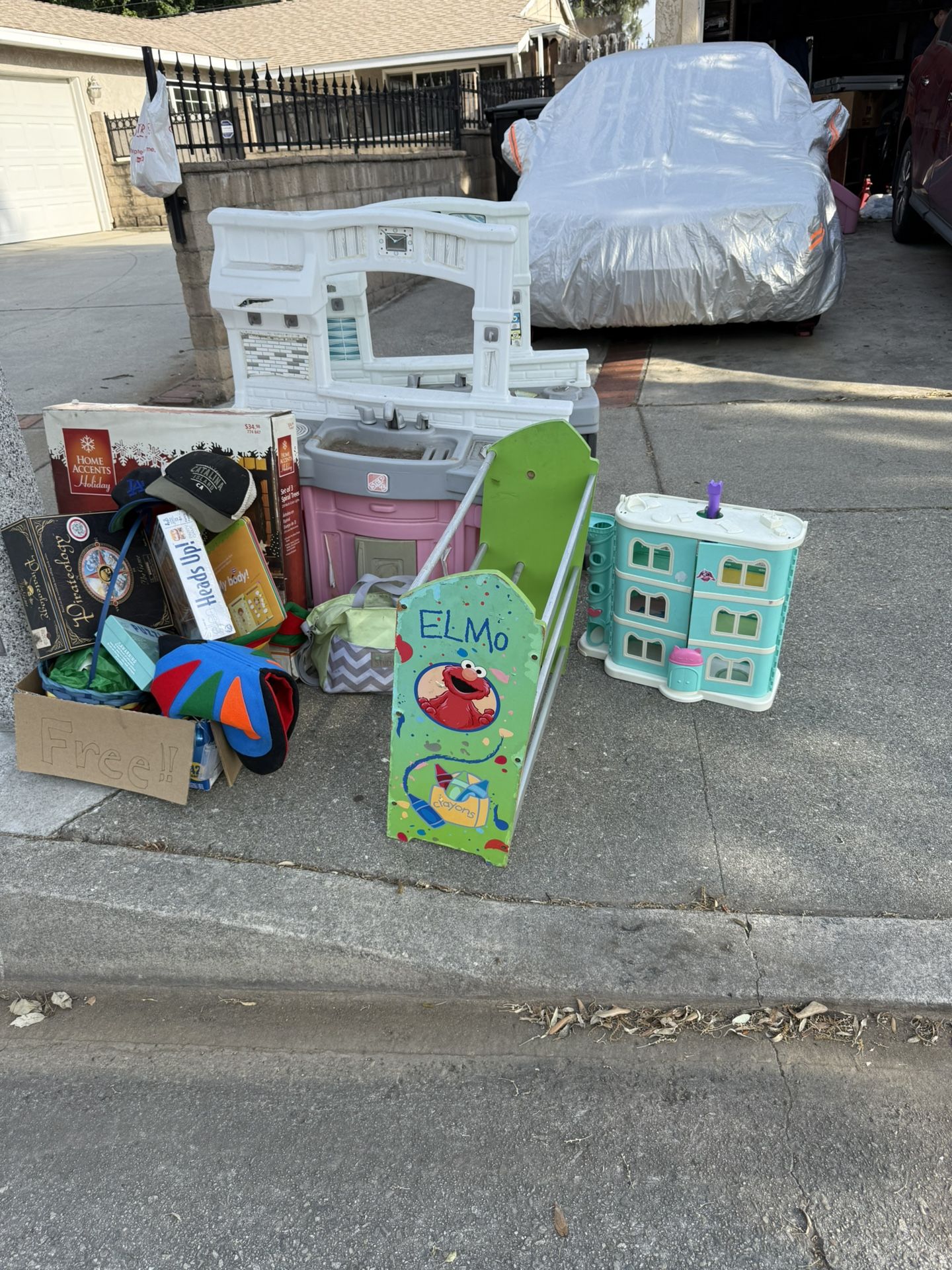 Free! Kids Play Kitchen